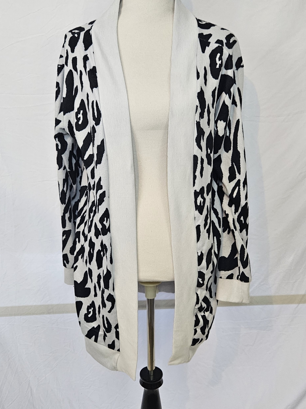 Women's XL Light Gray With Black and White Leopard Open Cardigan Sweater